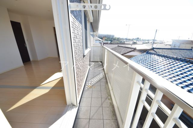 【バルコニー】 | メゾンファミリア | 陽当たり良好なバルコニーです