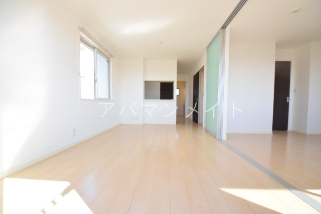 【居間・リビング】 | メゾンファミリア | ゆったりとした居間です