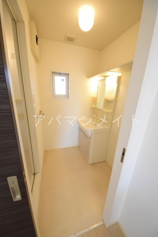 【設備】 | メゾンファミリア | 脱衣所・洗濯機置場になります。