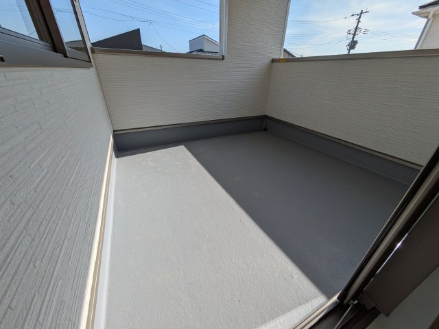 【バルコニー】 | 上古川第１１ １号棟 | 同仕様写真
インナバルコニーは突然の雨や雪の日も安心
