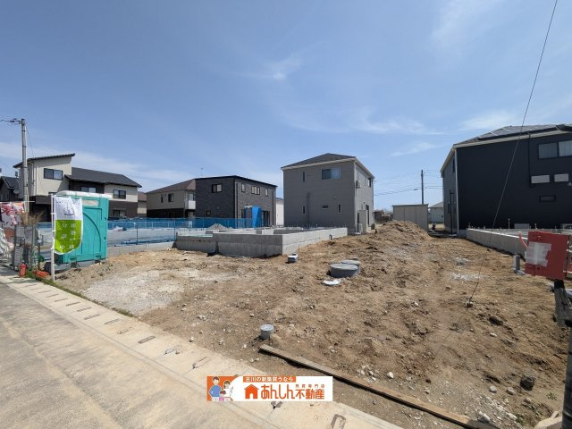 【外観】 | 上古川第１１ １号棟 | スーパーやドラッグストアが近く、日々の買い物が便利！国道アクセスも良好で、通勤もスムーズ。