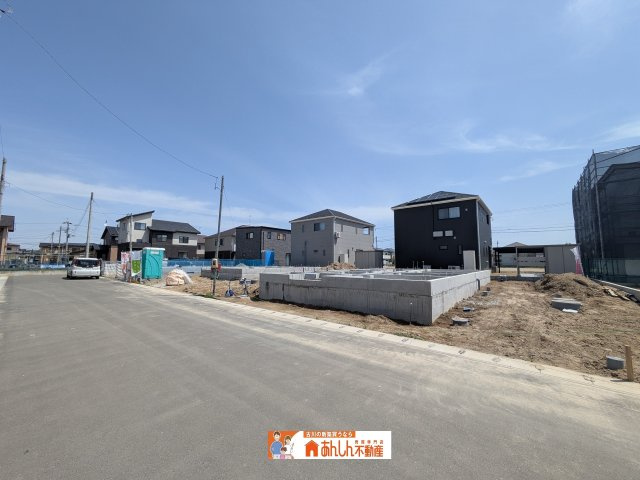 【前面道路含む現地写真】 | 上古川第１１ １号棟 | 利便性と静かさを両立した住環境です