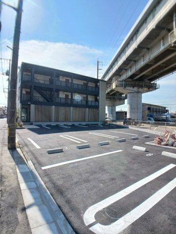 ラ　ヴィーダ　ヌエバの駐車場