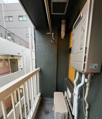 西八平沼ビルのバルコニー