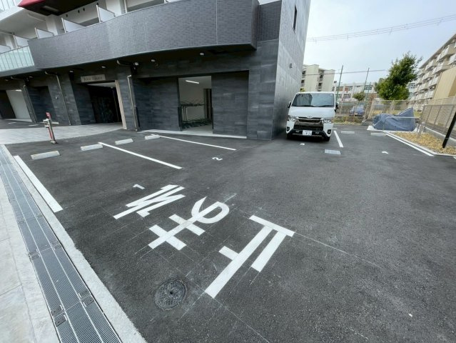 Alivis放出の駐車場