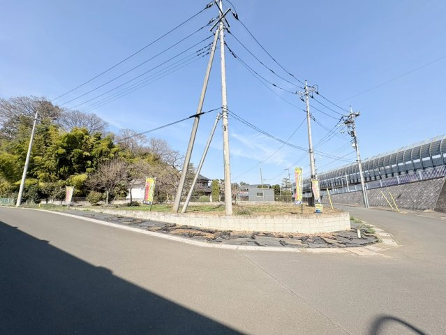 鶴ヶ島市藤金　建築条件なし売地　東武東上線『若葉駅』徒歩25分　【藤小学区】の前面道路含む現地写真