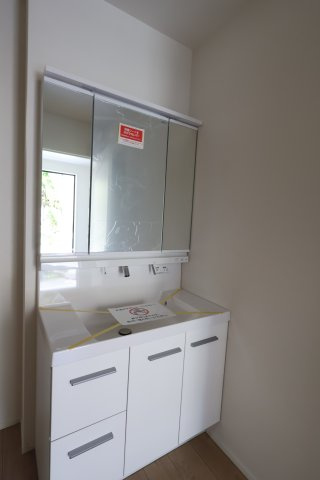 《仲介手数料無料》大宮区土手町１丁目273-5新築一戸建てケイアイグレイスの独立洗面台