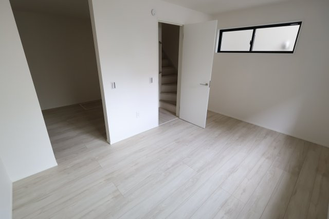 《仲介手数料無料》大宮区土手町１丁目273-5新築一戸建てケイアイグレイスの洋室|1階 6.75帖