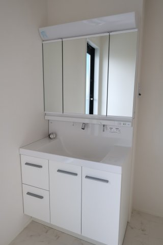 《仲介手数料無料》大宮区土手町１丁目273-5新築一戸建てケイアイグレイスの独立洗面台