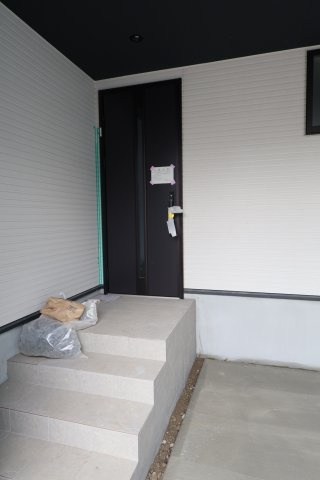 《仲介手数料無料》大宮区土手町１丁目273-5新築一戸建てケイアイグレイスの玄関