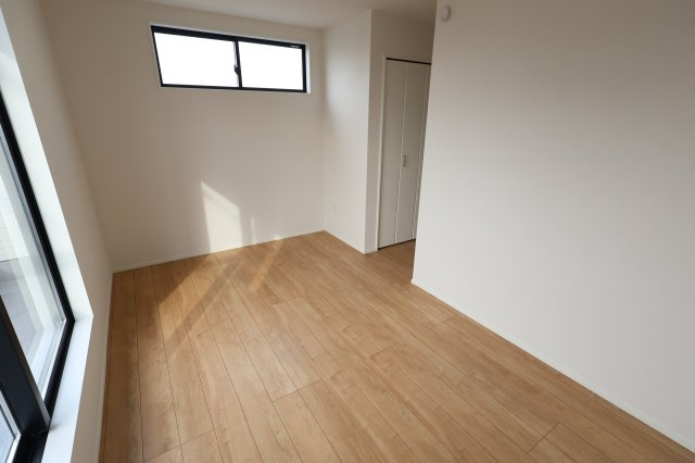 《仲介手数料無料》大宮区土手町１丁目273-5新築一戸建てケイアイグレイスの洋室
