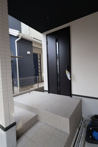 《仲介手数料無料》大宮区土手町１丁目273-5新築一戸建てケイアイグレイスの玄関