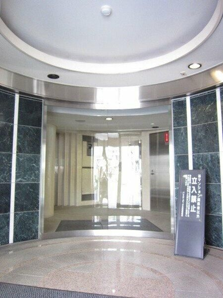 パレステュディオ大塚のエントランス