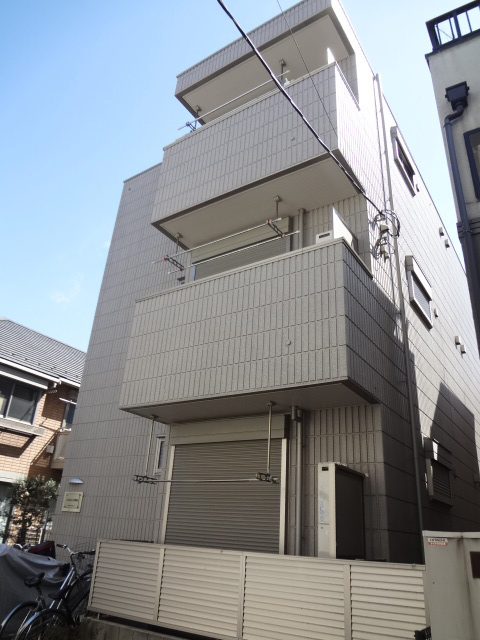 エスコート中央の外観