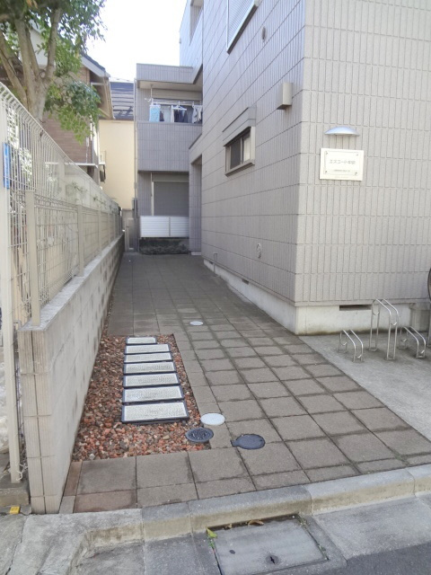 エスコート中央のエントランス