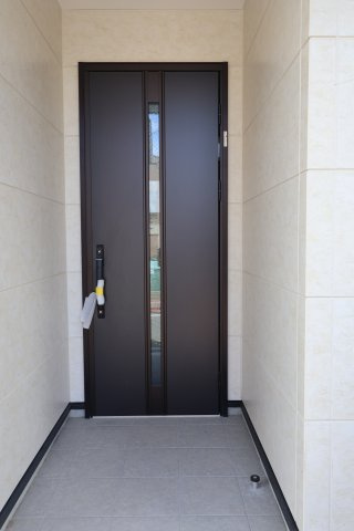 《仲介手数料無料》大宮区土手町１丁目273-5新築一戸建てケイアイグレイスの玄関
