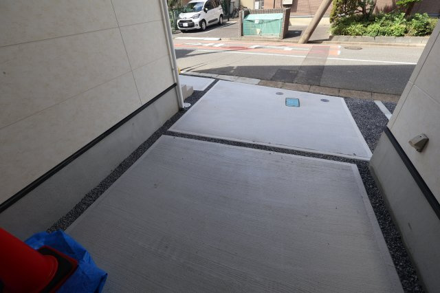 《仲介手数料無料》大宮区土手町１丁目273-5新築一戸建てケイアイグレイスの駐車場