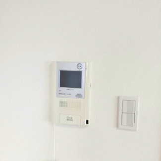 【防犯設備】 | 日神デュオステージ王子 | 「見える安心」をカタチにしました。誰が来ても分かる様にモニター付インターフォンを設置。快適と安らぎを