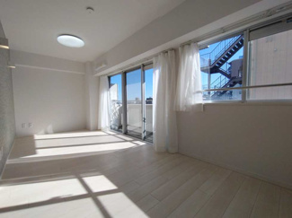 【居間・リビング】 | モンテベルデ六義園 | こちらの居間で趣味の時間をお楽しみください