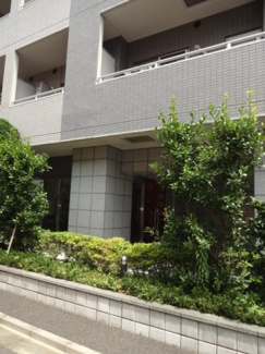 【外観】 | 日神デュオステージ浅草今戸 | 緑の植栽が映える外観。綺麗に管理されています