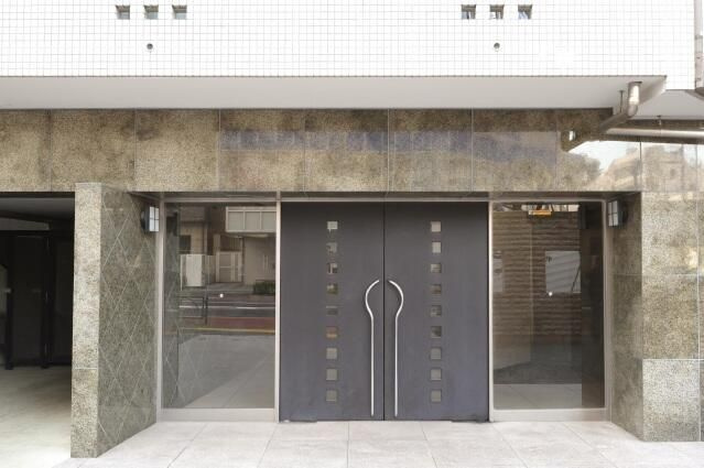 スカイコート早稲田壱番館のエントランス