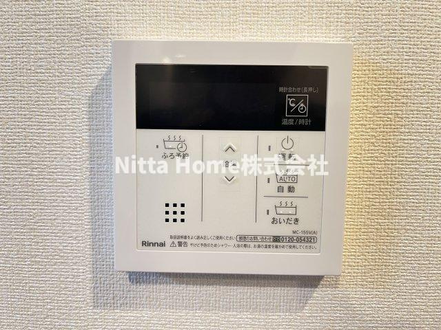 綾部市井倉町土居下のアパートのその他共用部分|追い焚きなどの設備が付いている給湯設備です◎
