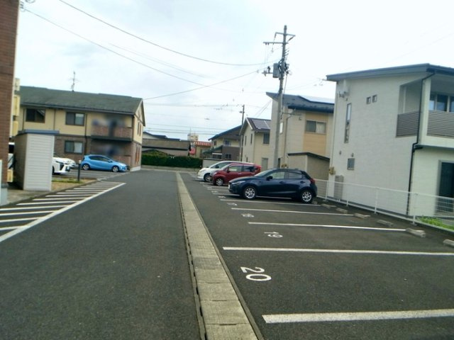リビングタウン南仙北　Ｅの駐車場