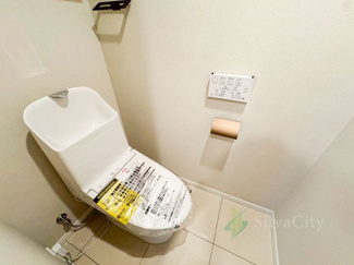 【トイレ】 | ケルン大塚台 | 毎日使うトイレ室は白を基調に、飽きのこない空間となっております。