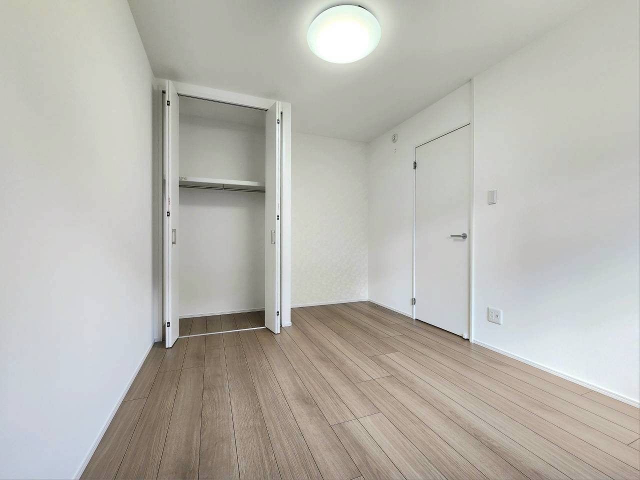 RESET HOUSE－リセットハウス若松区新大谷町2期の洋室|2階6帖洋室です♪