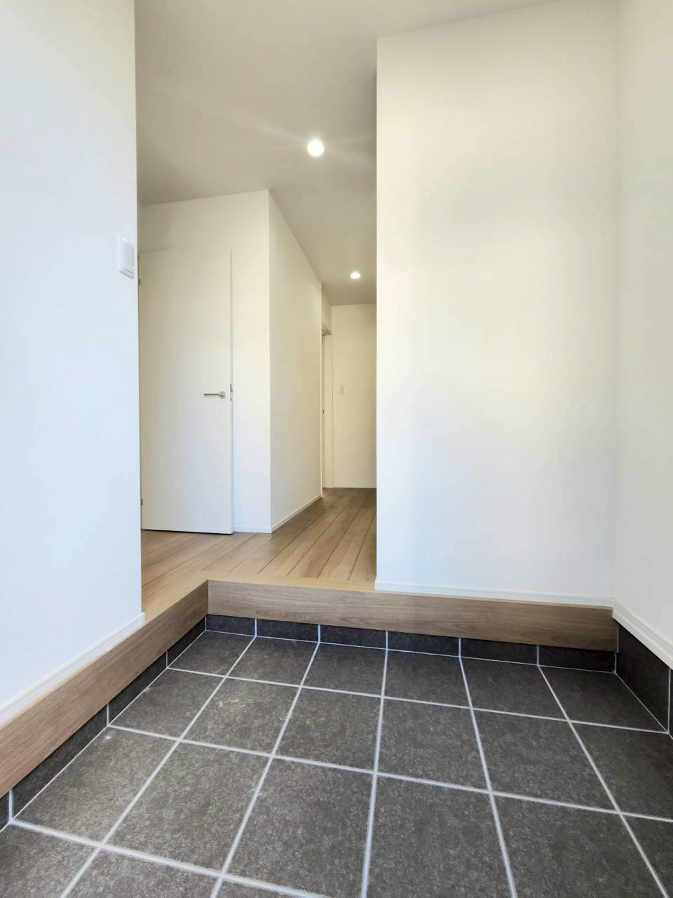 RESET HOUSE－リセットハウス若松区新大谷町2期の玄関|中は新築みたいにピカピカです♪