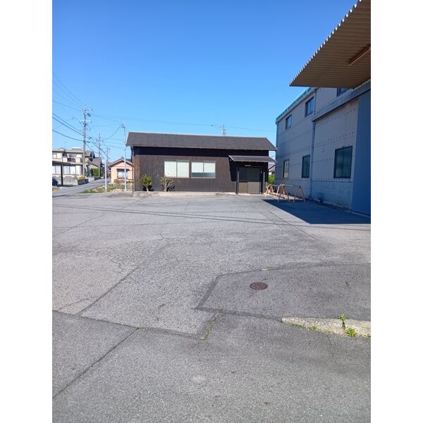 西尾市上矢田町貸倉庫の外観