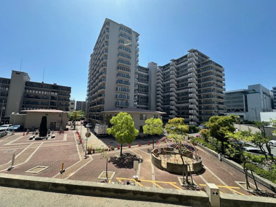 【展望】 | ユニライフ北大阪2号棟 | 2階からの眺望！バルコニーは洗濯物を干すだけでなく、お部屋に開放感をもたらしてくれます。