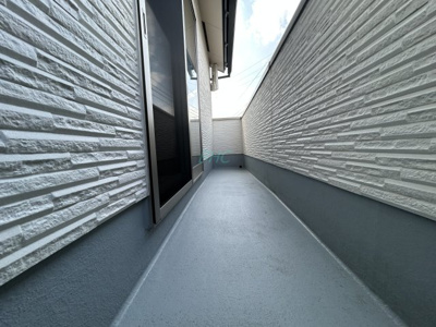 【バルコニー】 | 一里山４丁目 | 朝の澄んだ空気や、夕方に吹く清々しい風を感じられるバルコニー。