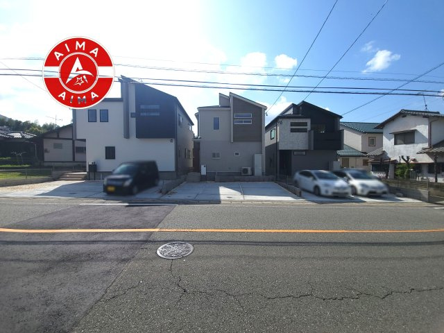 糟屋郡宇美町神武原1丁目第1-3棟（1号棟）の前面道路含む現地写真|見学の時間などお気軽にお問い合わせ下さい。