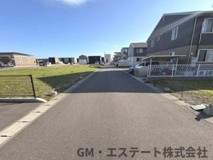 宮崎市稗原町　土地の前面道路含む現地写真