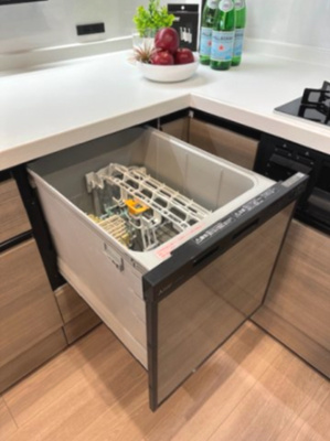 【キッチン】 | 新北野第3コーポ | 使いやすいビルトイン食洗機付きで、食後の洗い物はおまかせ！家事の負担も軽減してくれます。