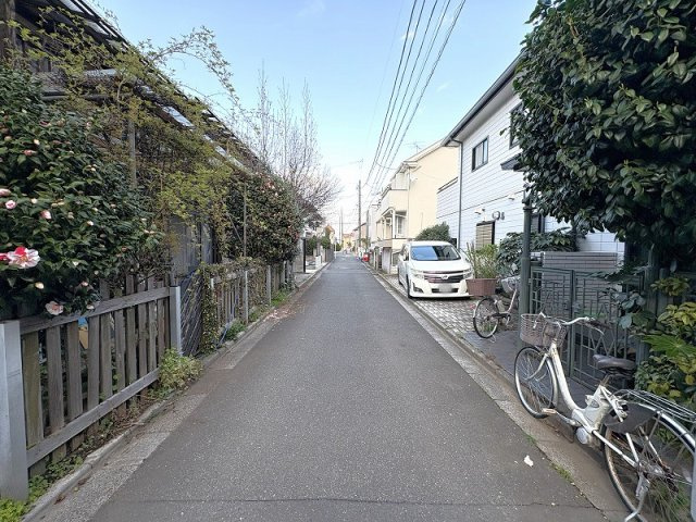 【前面道路含む現地写真】 | 練馬区石神井町8丁目　新築一戸建住宅　全1棟　(保谷店) | 住環境の良さが魅力の住まい
