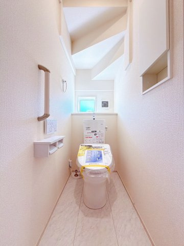【トイレ】 | 前橋市六供町1丁目　新築住宅 | 清潔感にあふれた空間と機能的な洗浄装置。毎日何度も使う場所だから快適に。便利に。
