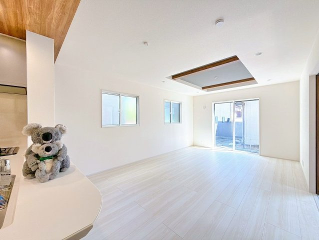 【居間・リビング】 | 前橋市六供町1丁目　新築住宅 | 気がづけば家族が集まって楽しい会話と食事が始まる。皆で笑って過ごす幸せ溢れるリビング。