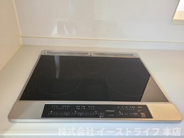 【新築戸建】【太陽光発電設置物件】　いわき市小名浜住吉5期のキッチン|同社施工　ＩＨなので揚げ物時の温度設定やお掃除も楽々♫