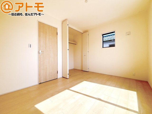 【寝室】 | 葵区西瀬名町　新築戸建　2号棟 | 収納スペースもしっかり確保したお部屋は、収納家具の数も減らせるのでお部屋を広く使えます！