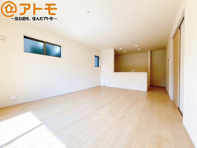 【居間・リビング】 | 葵区西瀬名町　新築戸建　2号棟 | 家族団らんのイメージは、リビングを思い浮かべませんか？リビングこそ広々としたお部屋が良いですね♪
