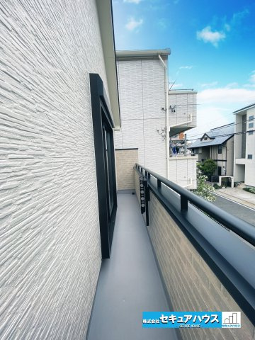 【完成済み♪今すぐご案内可能！】名古屋市南区曽池町2丁目のバルコニー|【バルコニー】
◆見晴らしもよく、太陽の温かな温もりをめいっぱい受け止めてくれます。
太陽の光と爽やかな風を受けたお洗濯物はあっという間に乾き、取りこむ時には太陽の匂いを感じられそうですね。　