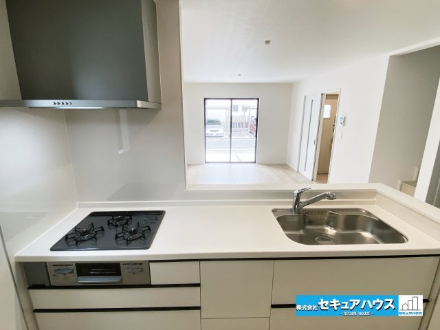 【完成済み♪今すぐご案内可能！】名古屋市南区曽池町2丁目のキッチン|【キッチン】
◆同時にたくさんの料理が調理できる。「焼く・蒸す・煮る」の工程を同時進行で進めることができるので、料理を素早く作ることができます。育児でバタバタ忙しいママに嬉しい♪