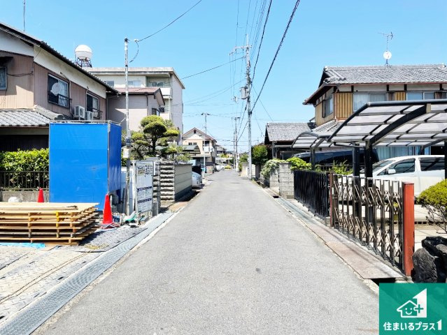 栗東市小平井　第2期　新築一戸建ての前面道路含む現地写真|周辺は閑静な住宅街です。前面道路もしっかりと有りますので車の出し入れも安心ですよ！