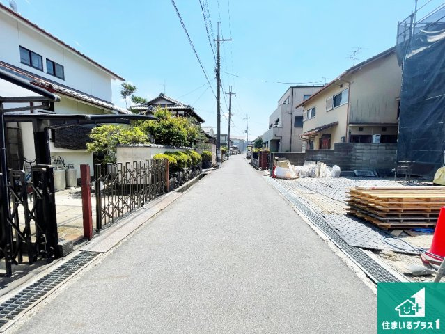 栗東市小平井　第2期　新築一戸建ての前面道路含む現地写真|周辺は落ち着いた街並みの住宅地！子育てがしやすい住環境です！まだ未完成ですが、現地でしかわからない事もございます。是非一度ご覧ください。