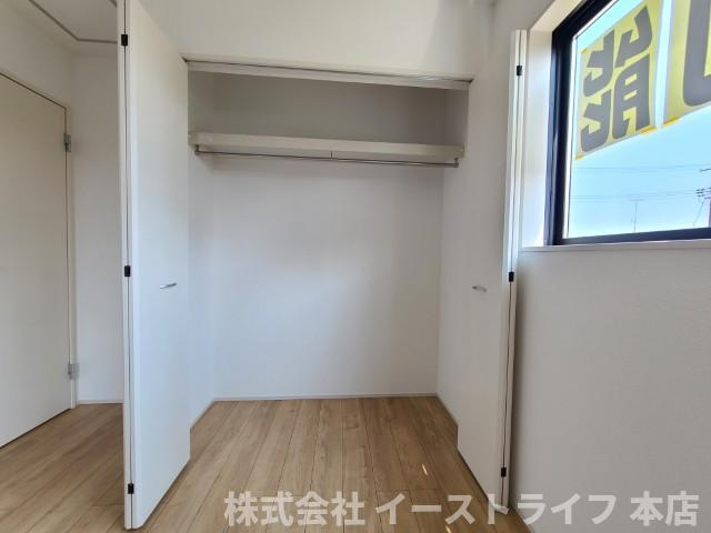 【新築戸建】【太陽光発電設置物件】　いわき市小名浜住吉5期の収納|同社施工　各居室にクローゼットが完備されているので、収納家具などの購入費用を抑えることが出来ます！