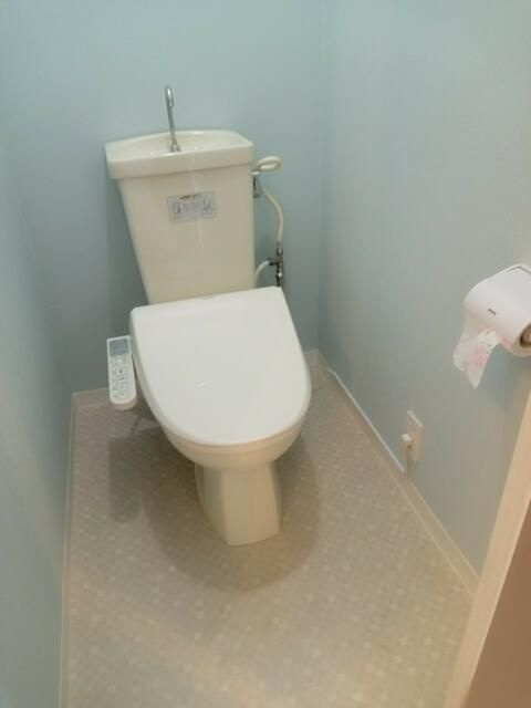 御殿山ハイツのトイレ|ゆったりとした空間のトイレです