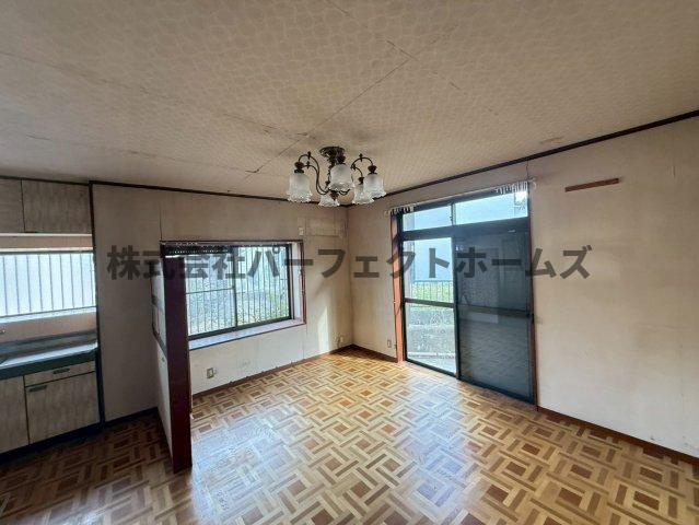 茄子作1丁目戸建　賃貸の居間・リビング|こちらの居間で趣味の時間をお楽しみください