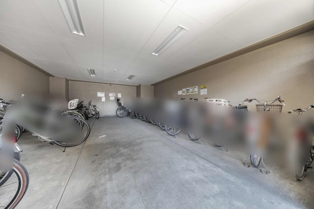 ダイアパレス康生通の駐輪場